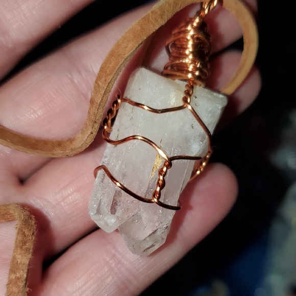 ❤️‍🔥10/$10❤️‍🔥 Clear Quartz Crystal Wire Wrapped Tan Leather Cord Necklace - Picture 2 of 3